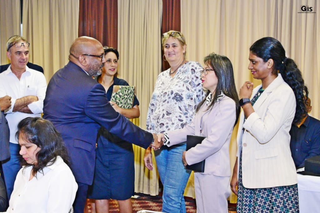 Tripartite meeting chaired Dr Padayachy