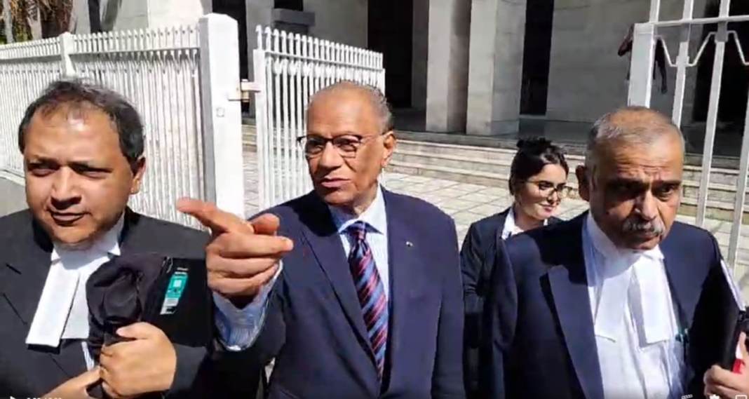 Navin Ramgoolam - Legal