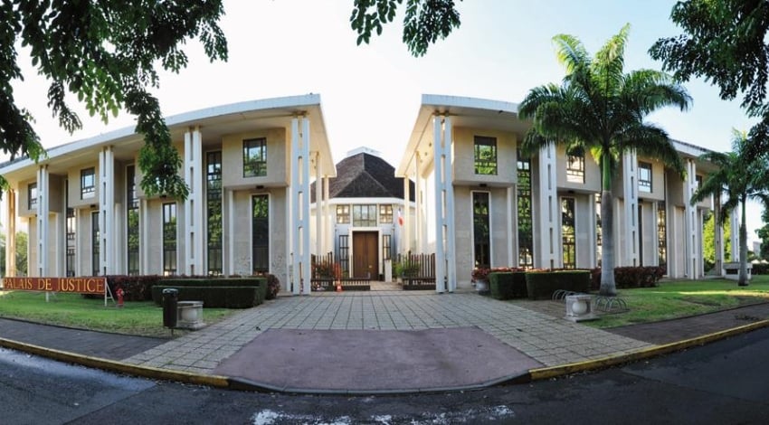 Reunion - Court