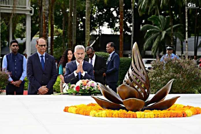 Indian External Affairs Minister Pays Tribute To SAJ And SSR
