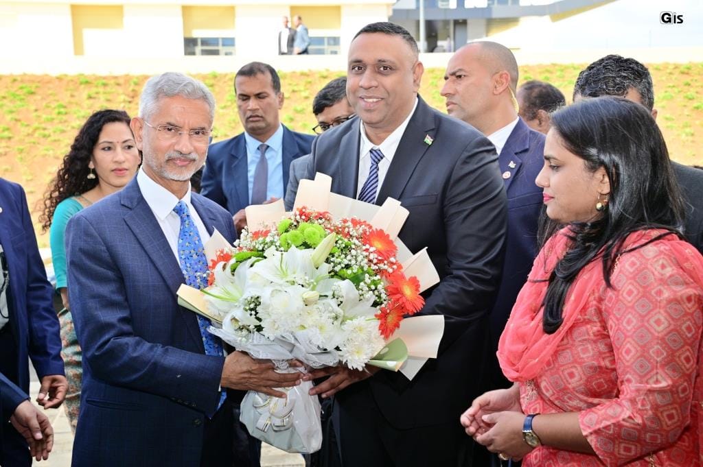Indian EAM Jaishankar Effects Site Visit At State-Of-The-Art Civil Service College In Réduit